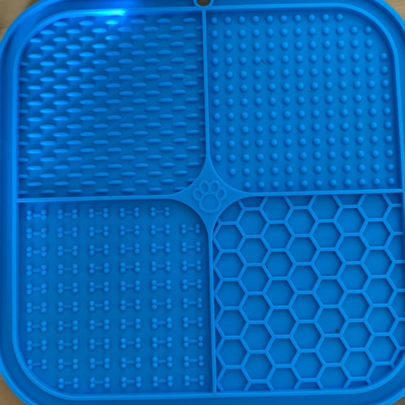 Dog/cat licking Mat for slow feeding. - Picture 4 of 5